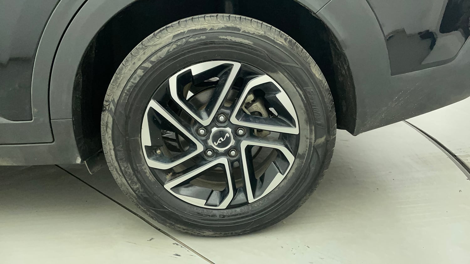 Used 2023 Kia Carens Prestige Plus 1.5 Diesel iMT 7 STR Diesel Manual tyres LEFT REAR TYRE RIM VIEW