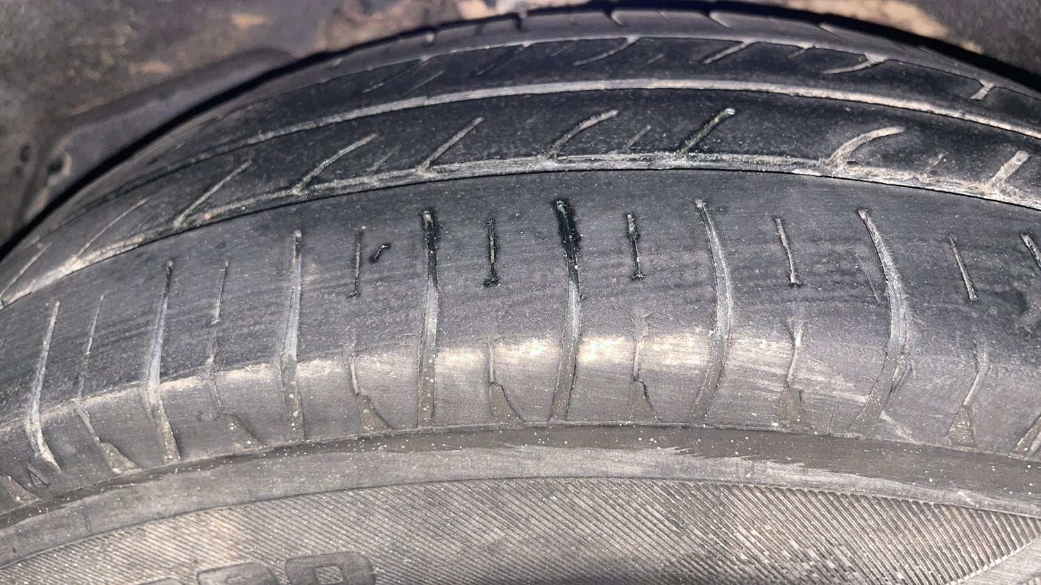 Used 2013 Hyundai i10 Sportz 1.2 AT Kappa2 Petrol Automatic tyres LEFT REAR TYRE TREAD VIEW