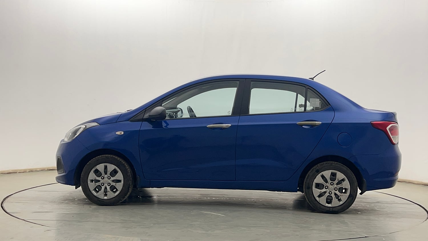 Used 2015 Hyundai Xcent Base 1.2 Petrol Manual exterior LEFT SIDE VIEW
