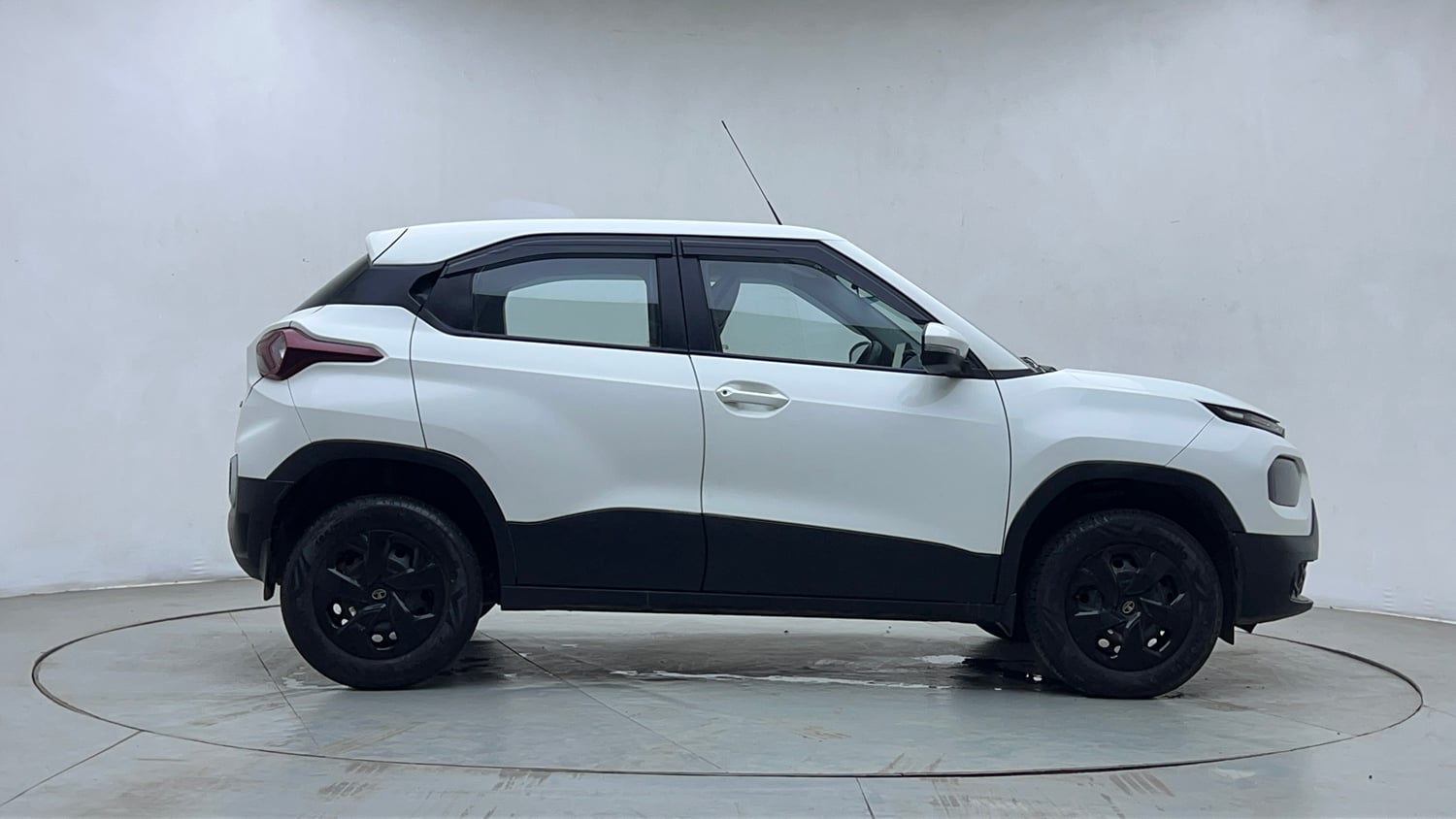 Used 2022 Tata Punch Adventure MT Petrol Manual exterior RIGHT SIDE VIEW