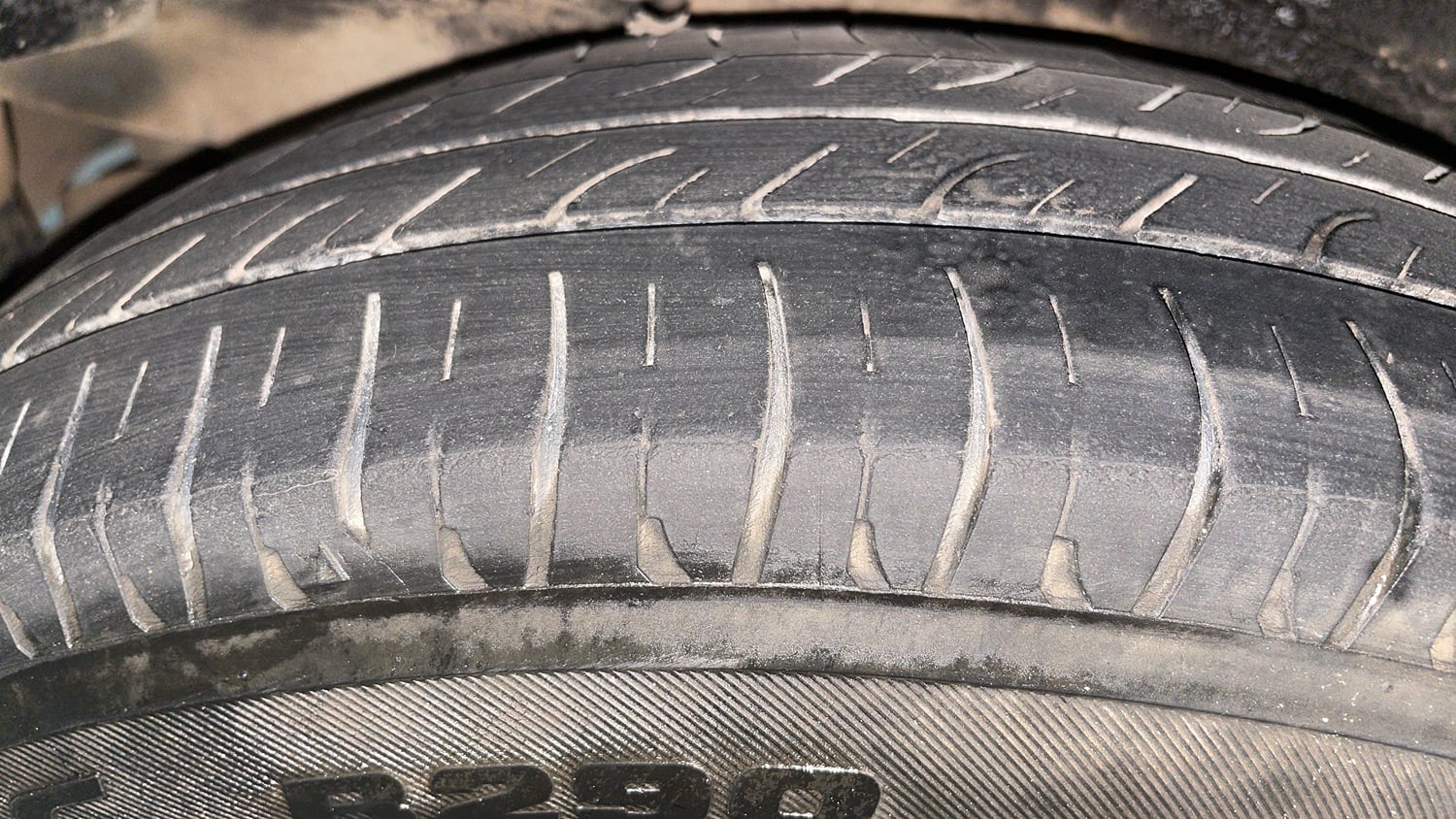 Used 2013 Hyundai i10 Sportz 1.2 AT Kappa2 Petrol Automatic tyres RIGHT REAR TYRE TREAD VIEW