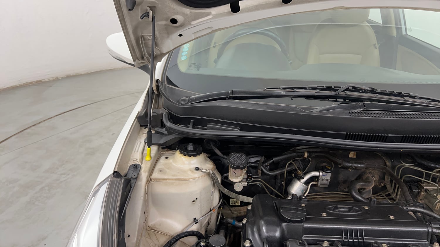 Used 2014 Hyundai Verna Fluidic 1.6 VTVT SX Petrol Manual engine ENGINE RIGHT SIDE HINGE & APRON VIEW