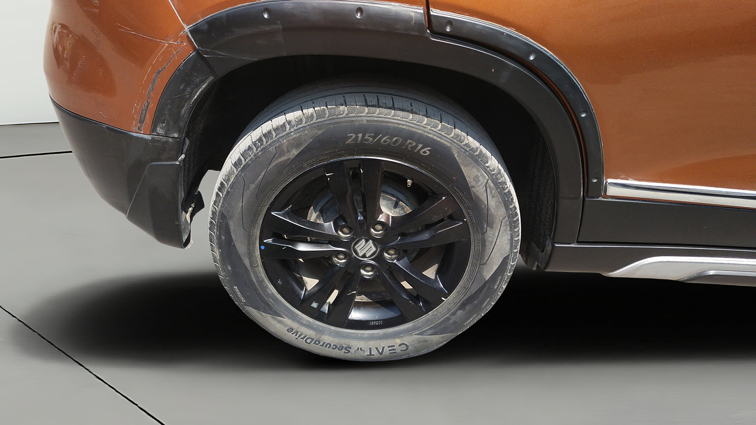 Used 2019 maruti-suzuki Vitara Brezza ZDi Plus Dual Tone AGS Diesel Automatic tyres RIGHT REAR TYRE RIM VIEW