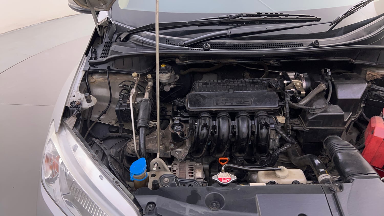 Used 2016 Honda City SV CVT Petrol Automatic engine ENGINE RIGHT SIDE HINGE & APRON VIEW