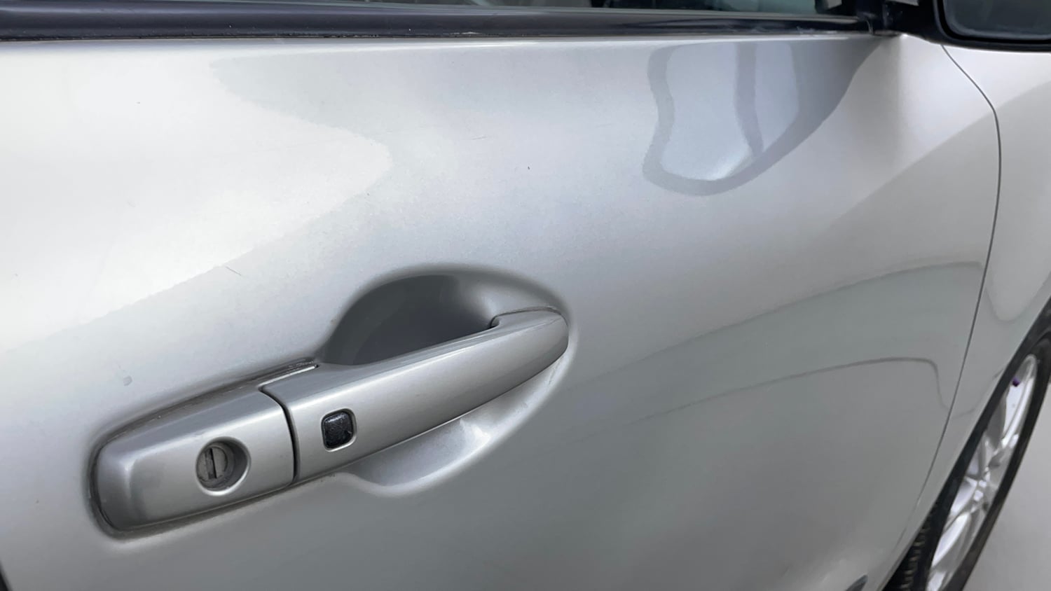 Used 2023 Maruti Suzuki Swift ZXi Petrol Manual dents MINOR SCRATCH