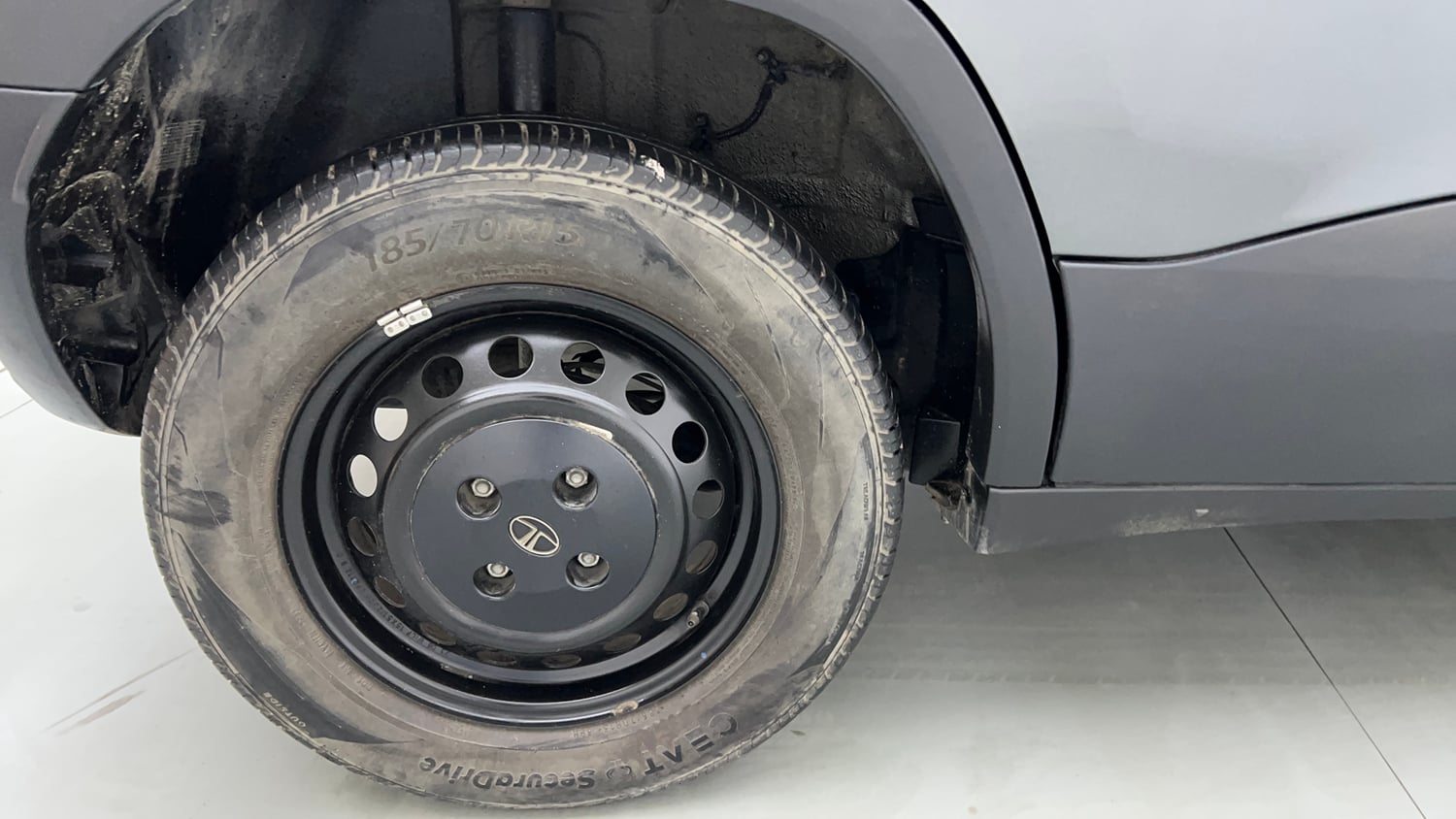 Used 2023 Tata Punch Pure MT Petrol Manual tyres RIGHT REAR TYRE RIM VIEW