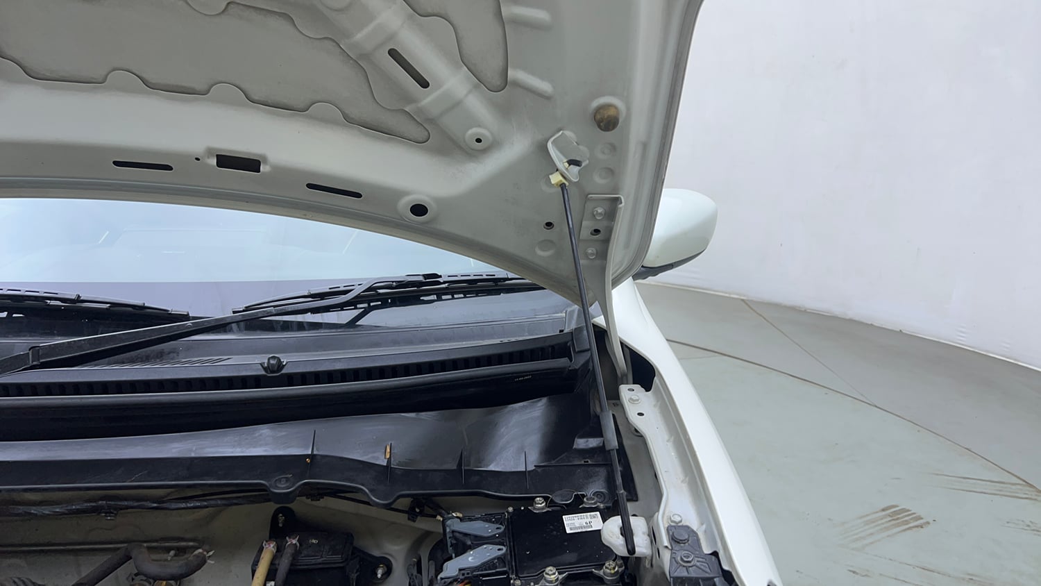 Used 2022 Maruti Suzuki Celerio VXi Petrol Manual engine ENGINE LEFT SIDE HINGE & APRON VIEW