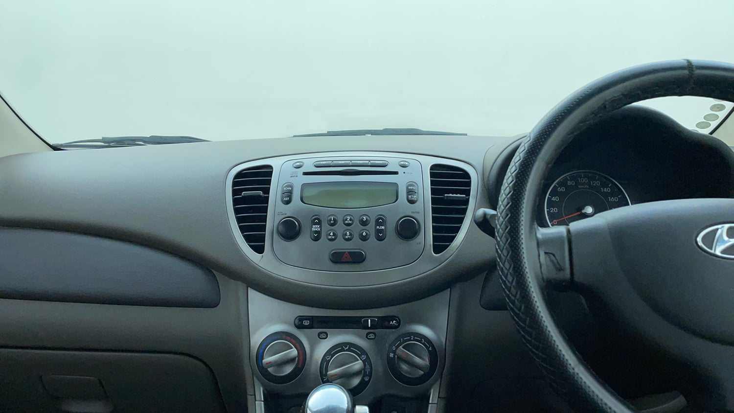 Used 2013 Hyundai i10 Sportz 1.2 AT Kappa2 Petrol Automatic interior MUSIC SYSTEM & AC CONTROL VIEW