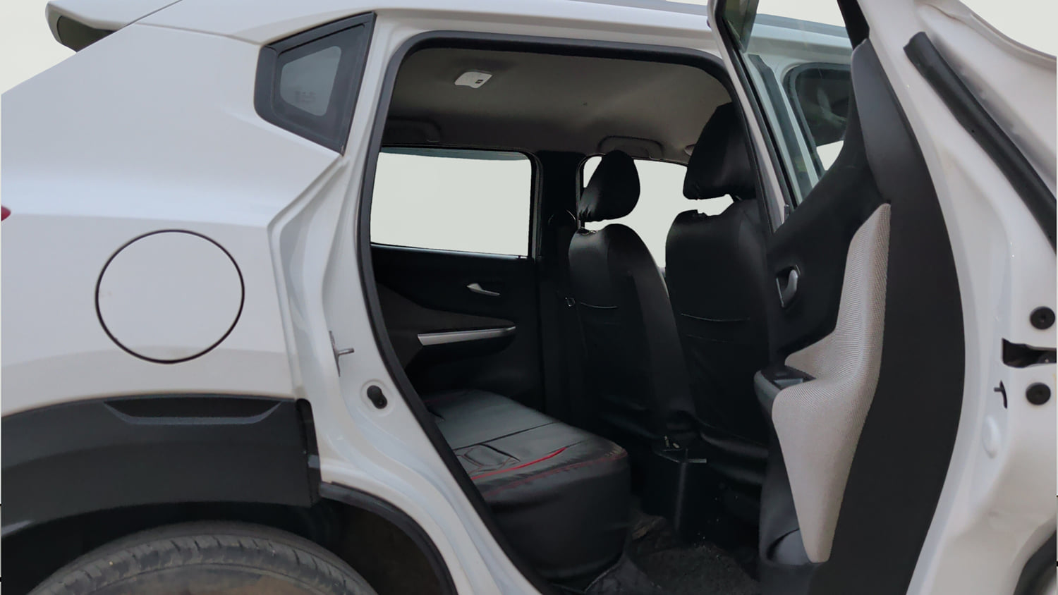 Used 2023 Nissan Magnite XL Petrol Manual interior RIGHT SIDE REAR DOOR CABIN VIEW