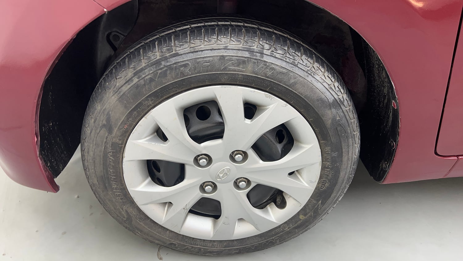 Used 2013 Hyundai Grand i10 Sportz 1.2 Kappa VTVT Petrol Manual tyres LEFT FRONT TYRE RIM VIEW