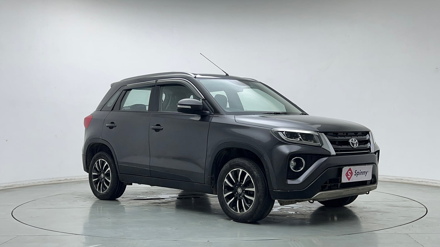 Used 2022 Toyota Urban Cruiser Premium Grade AT Petrol Automatic exterior RIGHT FRONT CORNER VIEW