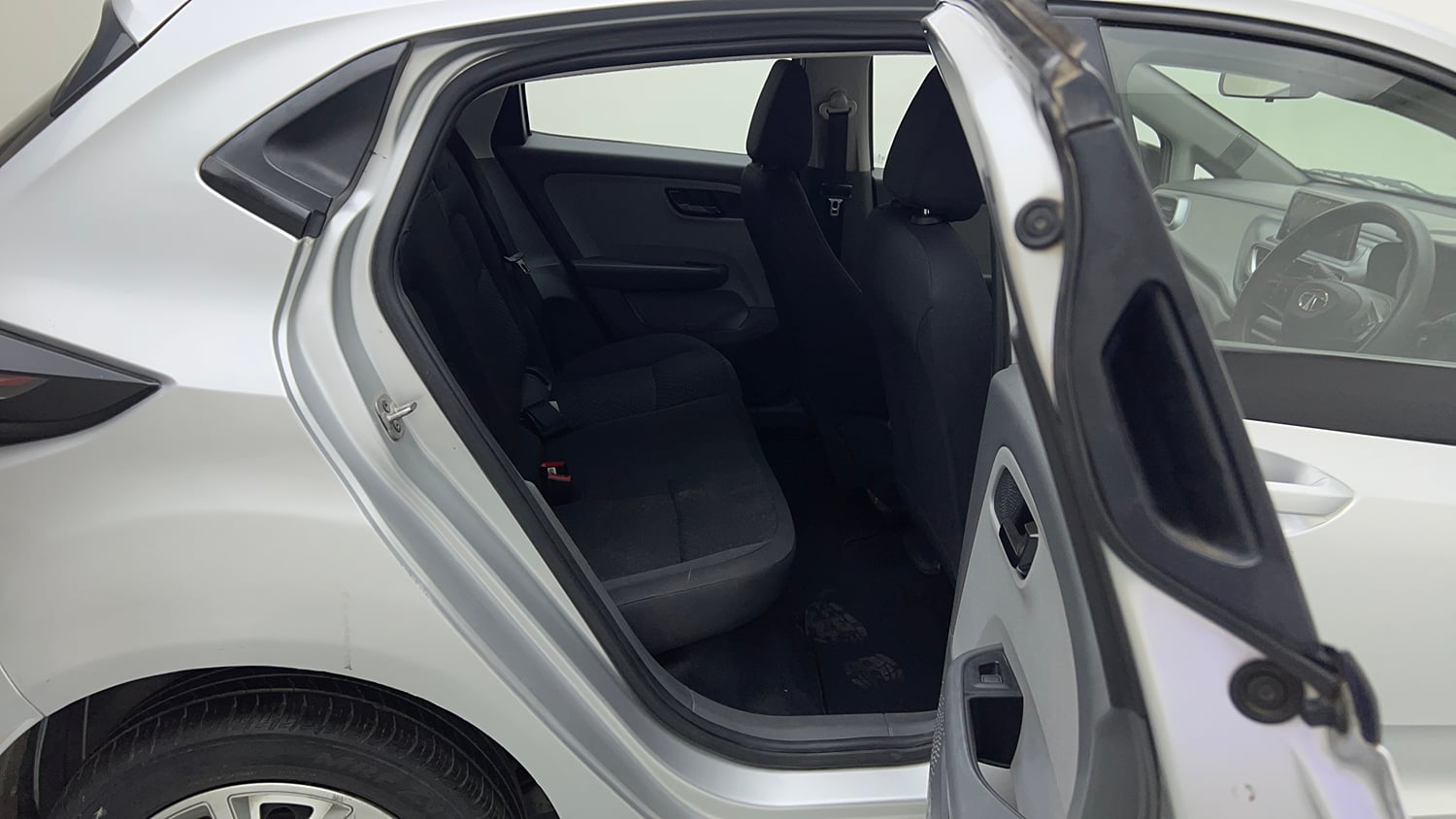 Used 2021 Tata Altroz XT Petrol Petrol Manual interior RIGHT SIDE REAR DOOR CABIN VIEW