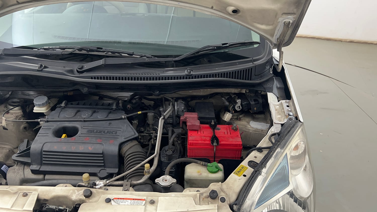 Used 2014 Maruti Suzuki Wagon R VXI Petrol Manual engine ENGINE LEFT SIDE HINGE & APRON VIEW