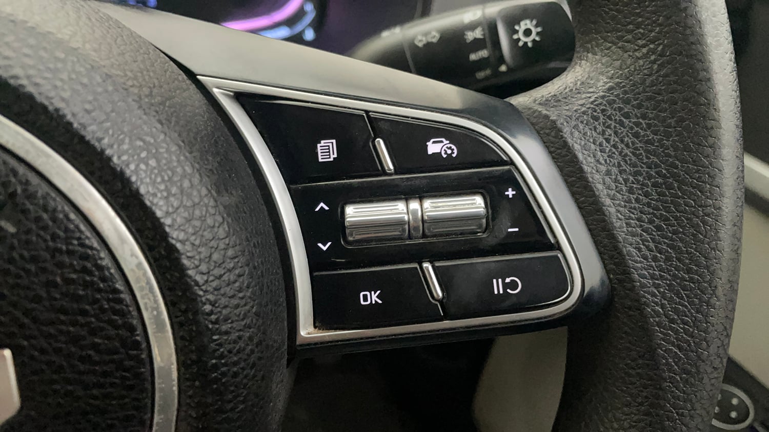Used 2023 Kia Carens Prestige Plus 1.5 Diesel iMT 7 STR Diesel Manual top_features Cruise control