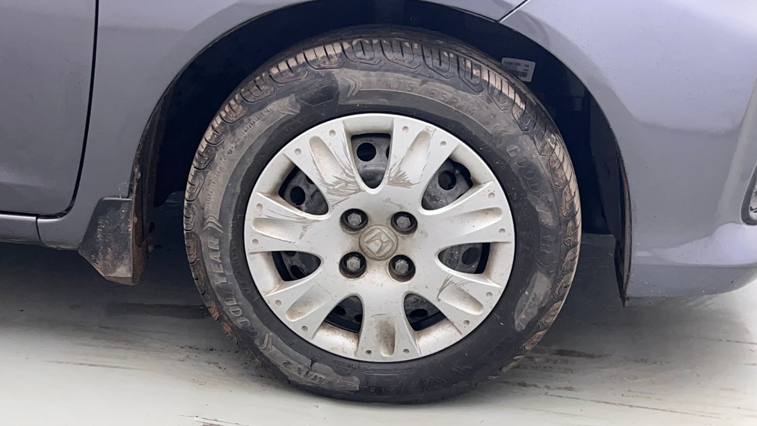 Used 2017 Honda Amaze 1.2 S i-VTEC Opt Petrol Manual tyres RIGHT FRONT TYRE RIM VIEW