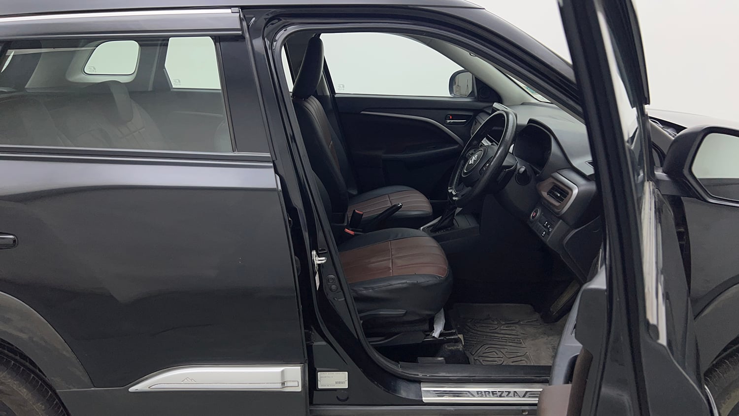Used 2023 Maruti Suzuki Brezza ZXi AT Petrol Automatic interior RIGHT SIDE FRONT DOOR CABIN VIEW