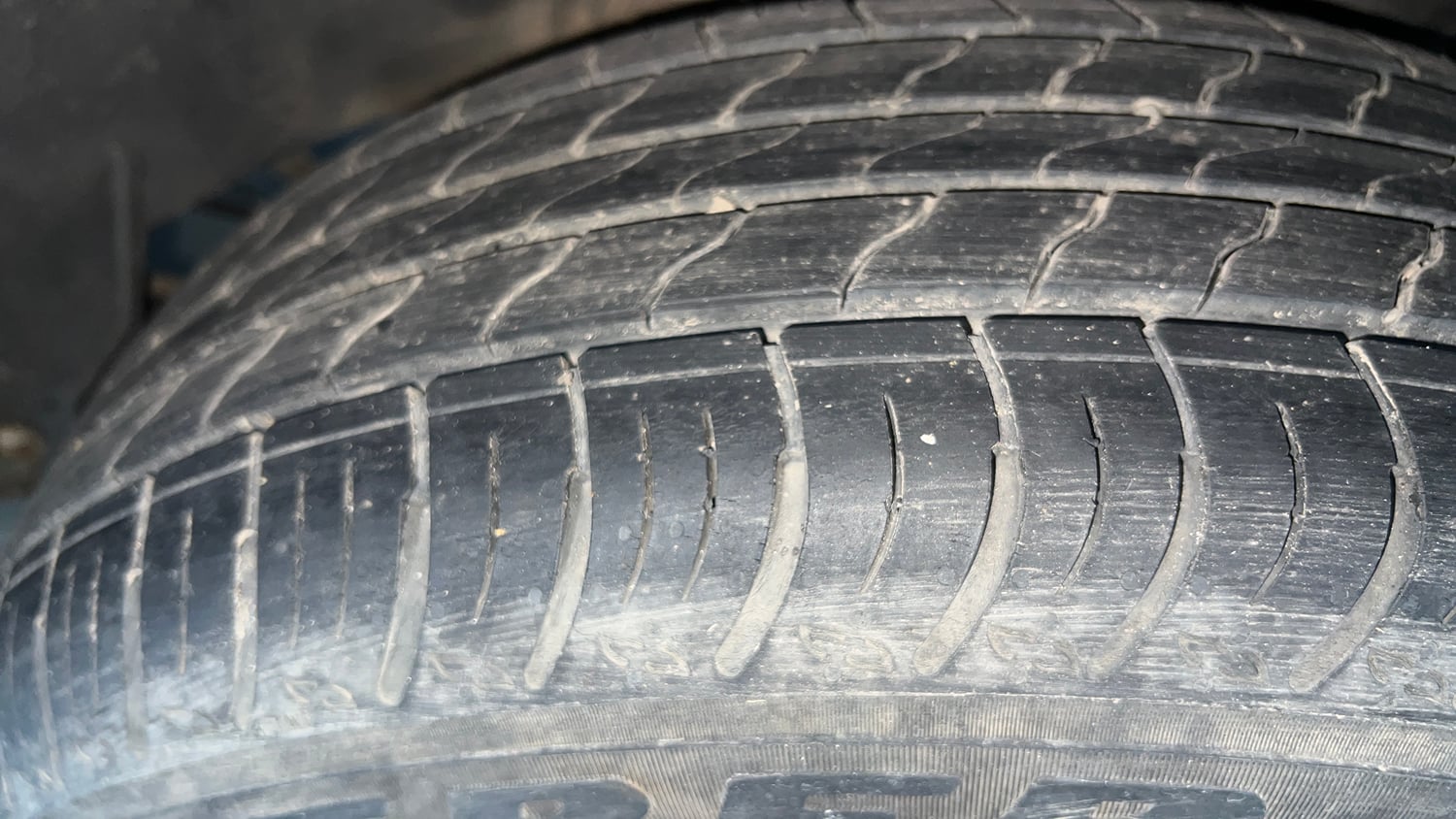 Used 2023 Nissan Magnite XE Petrol Manual tyres LEFT REAR TYRE TREAD VIEW