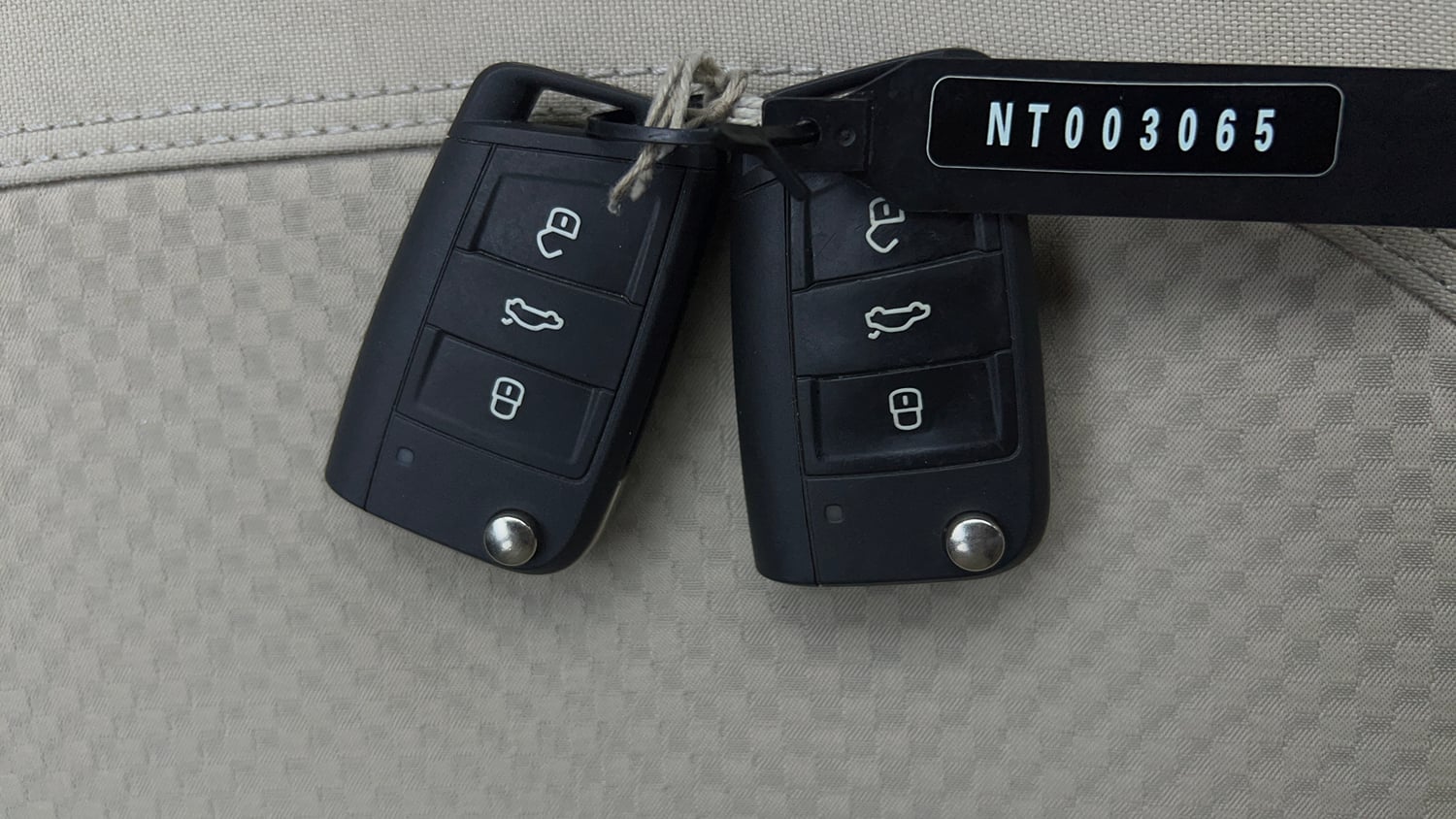 Used 2022 Volkswagen Virtus Highline 1.0 TSI AT Petrol Automatic extra CAR KEY VIEW