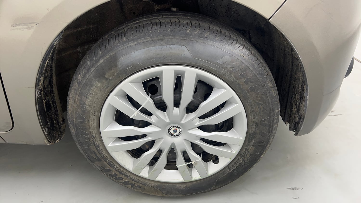 Used 2023 Maruti Suzuki Wagon R VXI 1.0 Petrol Manual tyres RIGHT FRONT TYRE RIM VIEW