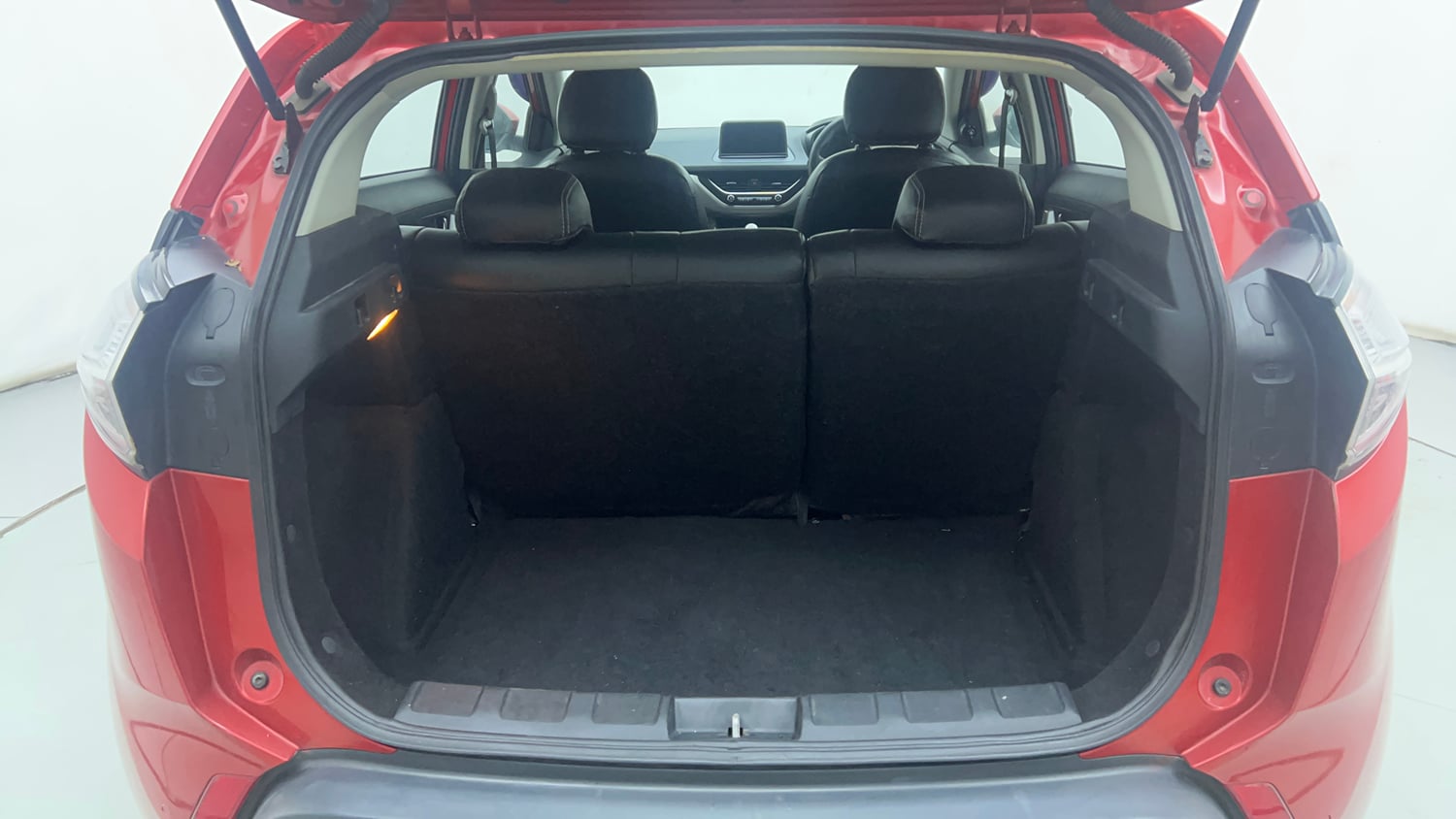 Used 2018 Tata Nexon XZ Plus Diesel Diesel Manual interior DICKY INSIDE VIEW