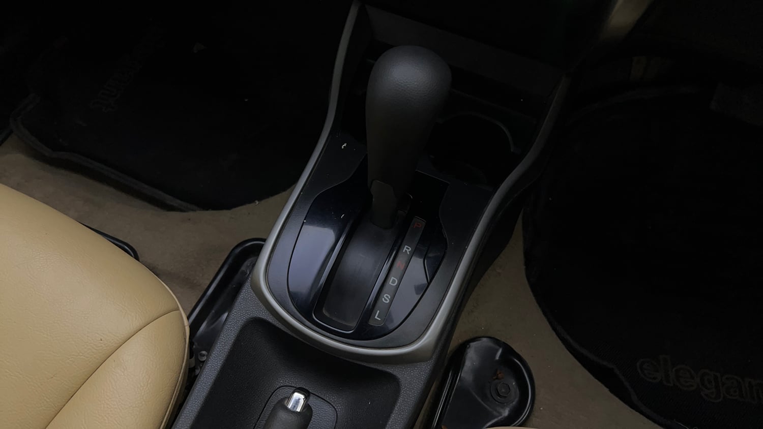 Used 2016 Honda City SV CVT Petrol Automatic interior GEAR  KNOB VIEW