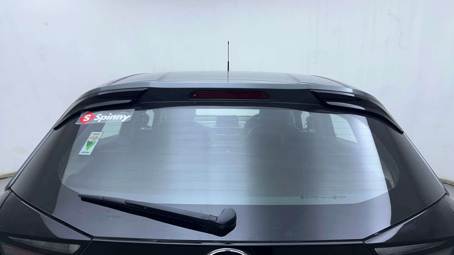 Used 2023 Tata Altroz XZ Petrol Petrol Manual exterior BACK WINDSHIELD VIEW