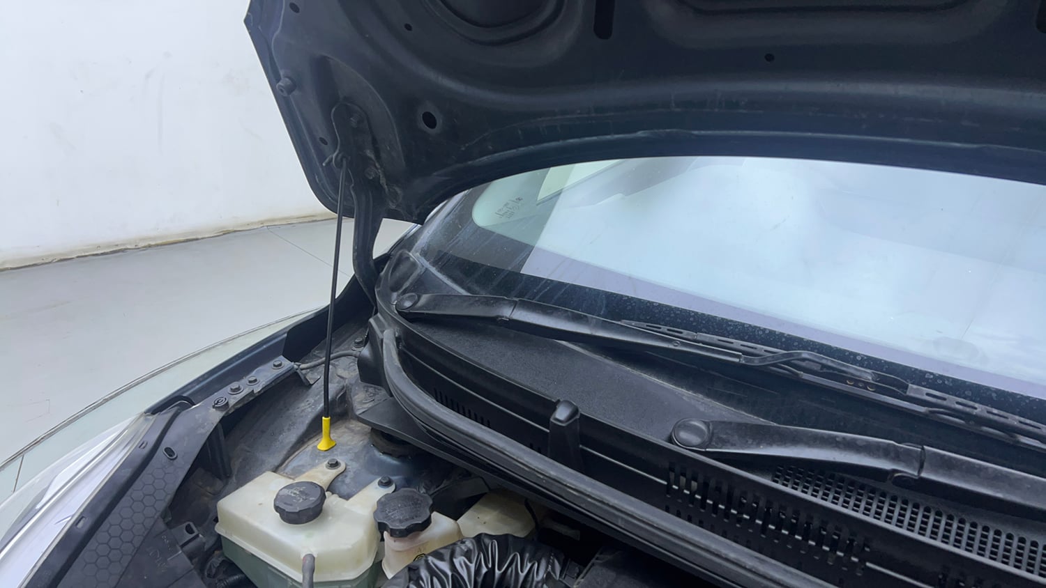 Used 2020 Hyundai Grand i10 Nios Sportz AMT 1.2 Kappa VTVT Petrol Automatic engine ENGINE RIGHT SIDE HINGE & APRON VIEW