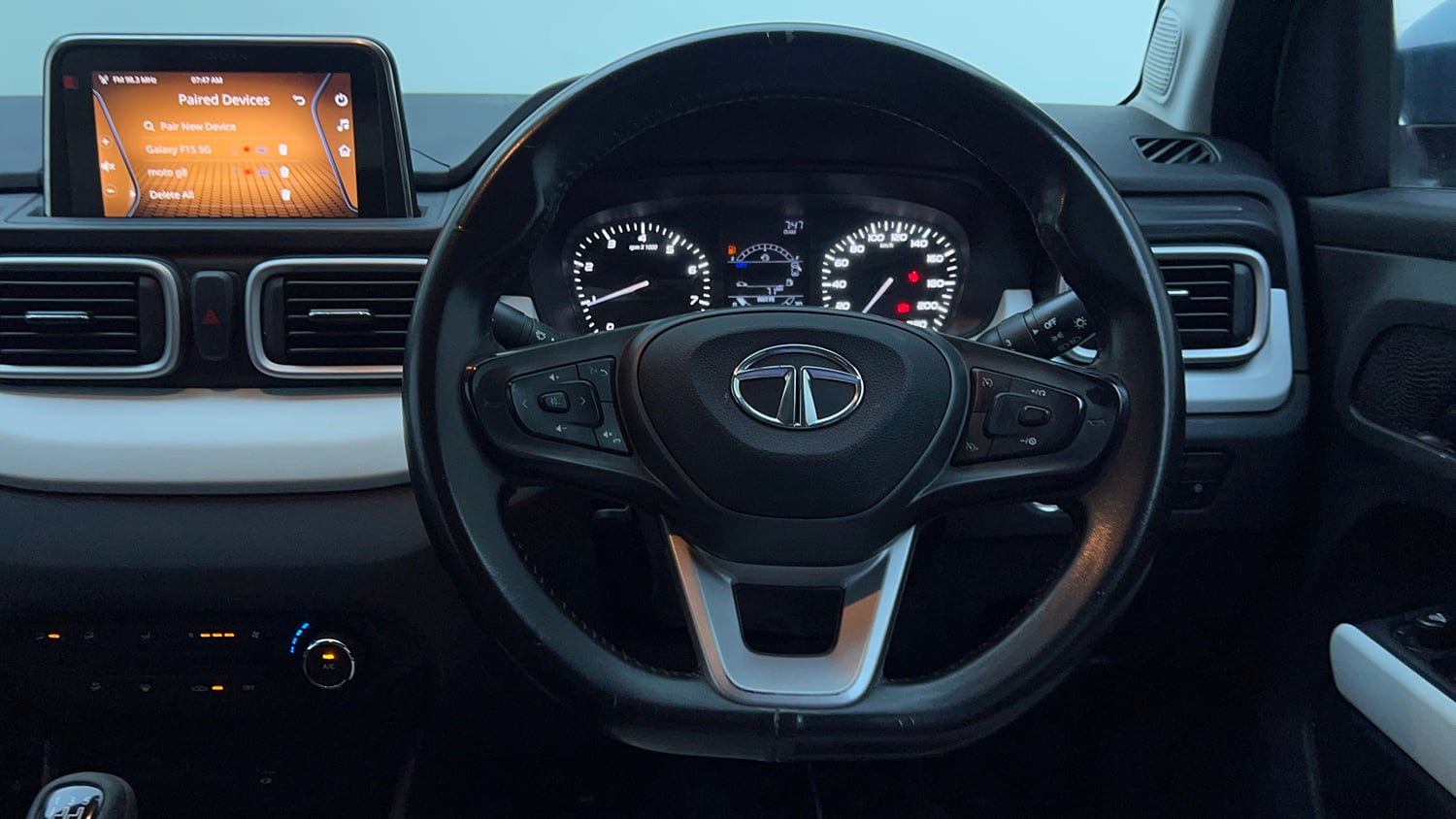 Used 2022 Tata Punch Accomplished MT Petrol Manual interior STEERING VIEW