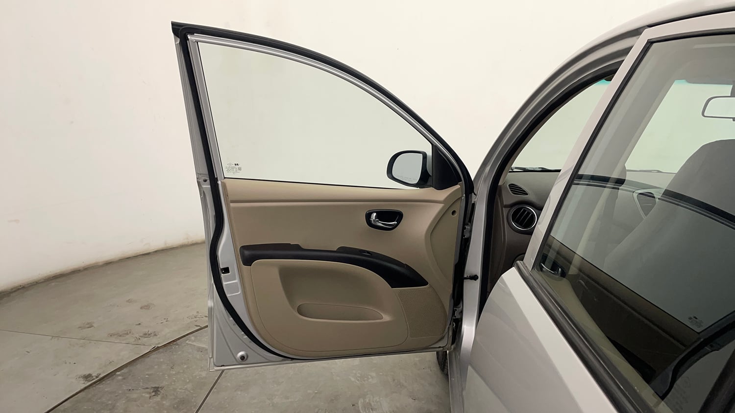 Used 2012 Hyundai i10 Magna 1.2 Kappa2 Petrol Manual interior LEFT FRONT DOOR OPEN VIEW