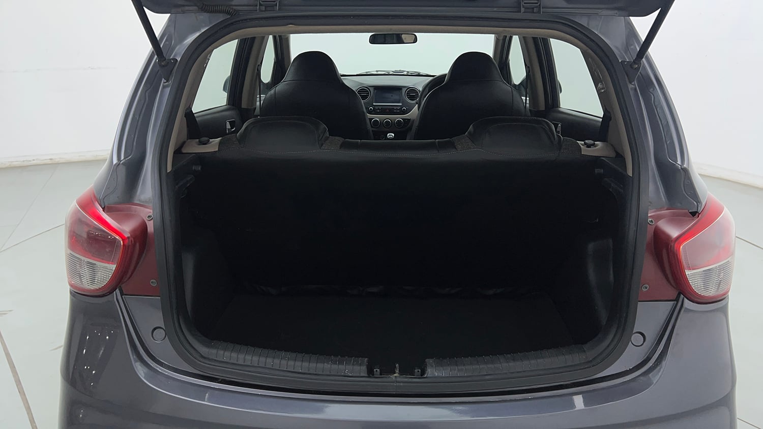 Used 2018 Hyundai Grand i10 Sportz 1.2 Kappa VTVT Petrol Manual interior DICKY INSIDE VIEW