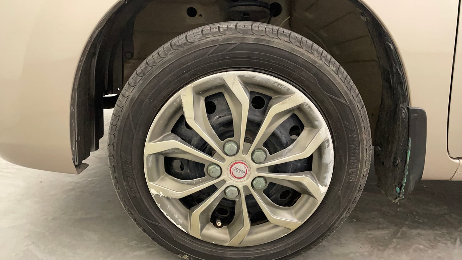 Used 2016 Maruti Suzuki Wagon R VXI Petrol Manual tyres LEFT FRONT TYRE RIM VIEW