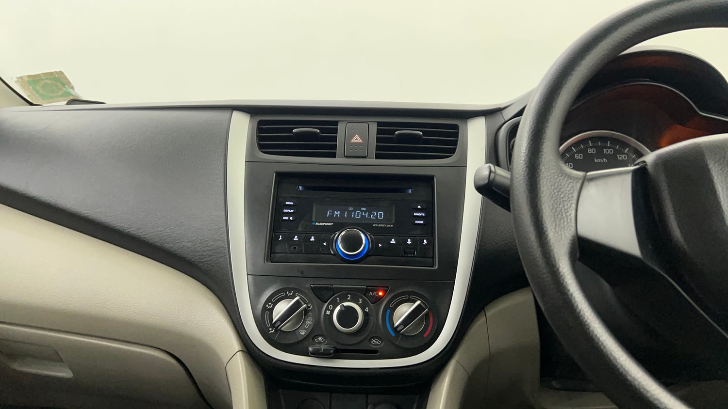 Used 2015 Maruti Suzuki Celerio VXi AMT Petrol Automatic interior MUSIC SYSTEM & AC CONTROL VIEW
