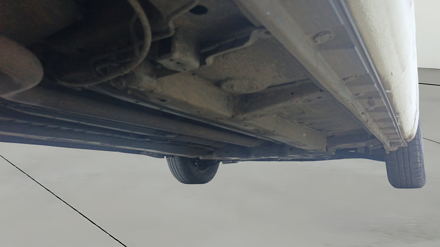 Used 2015 Maruti Suzuki Swift VDi Diesel Manual extra REAR RIGHT UNDERBODY VIEW