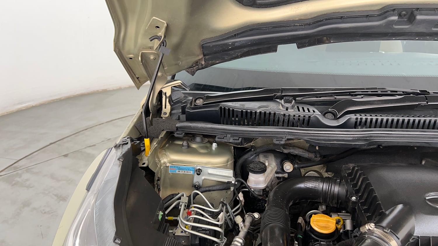 Used 2022 Tata Nexon Kaziranga XZA Plus (Premium) Petrol Automatic engine ENGINE RIGHT SIDE HINGE & APRON VIEW