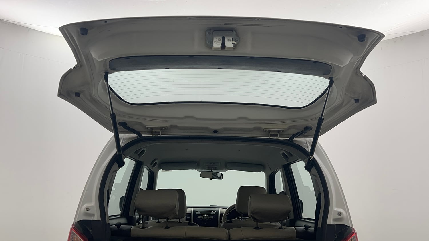 Used 2014 Maruti Suzuki Wagon R VXI Petrol Manual interior DICKY DOOR OPEN VIEW