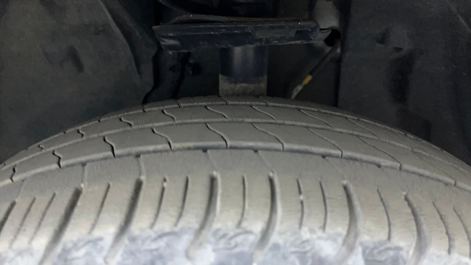Used 2023 Tata Altroz XZ Petrol Petrol Manual tyres LEFT FRONT TYRE TREAD VIEW