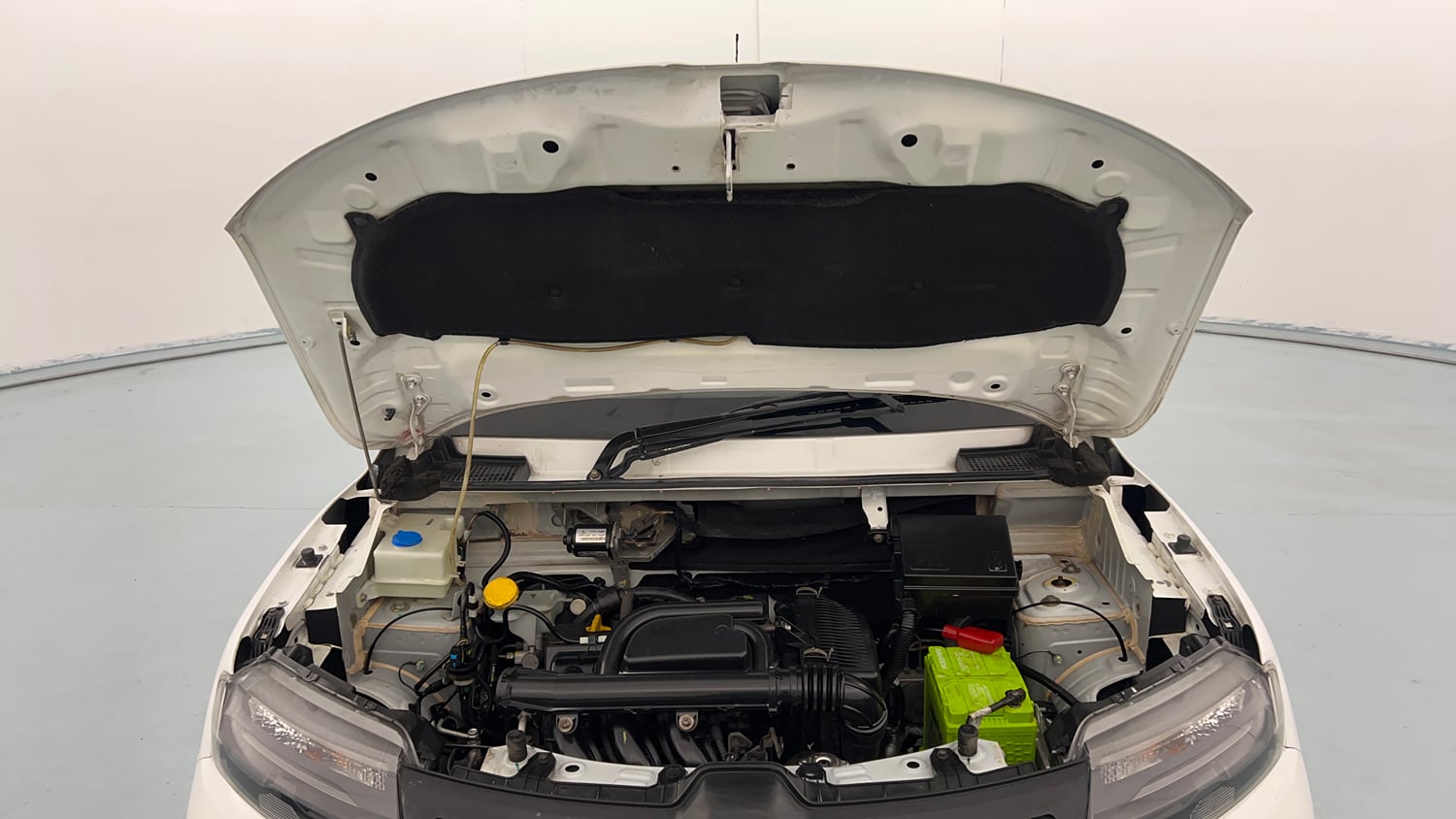 Used 2021 Renault Kwid RXT Petrol Manual engine ENGINE & BONNET OPEN FRONT VIEW