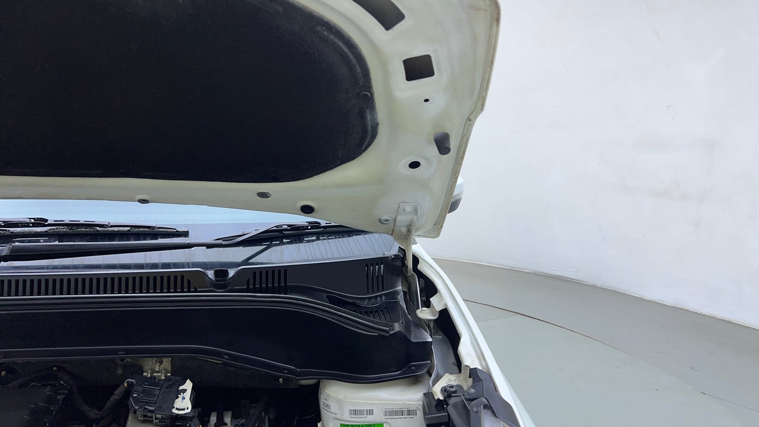 Used 2022 Tata Punch Adventure MT Petrol Manual engine ENGINE LEFT SIDE HINGE & APRON VIEW