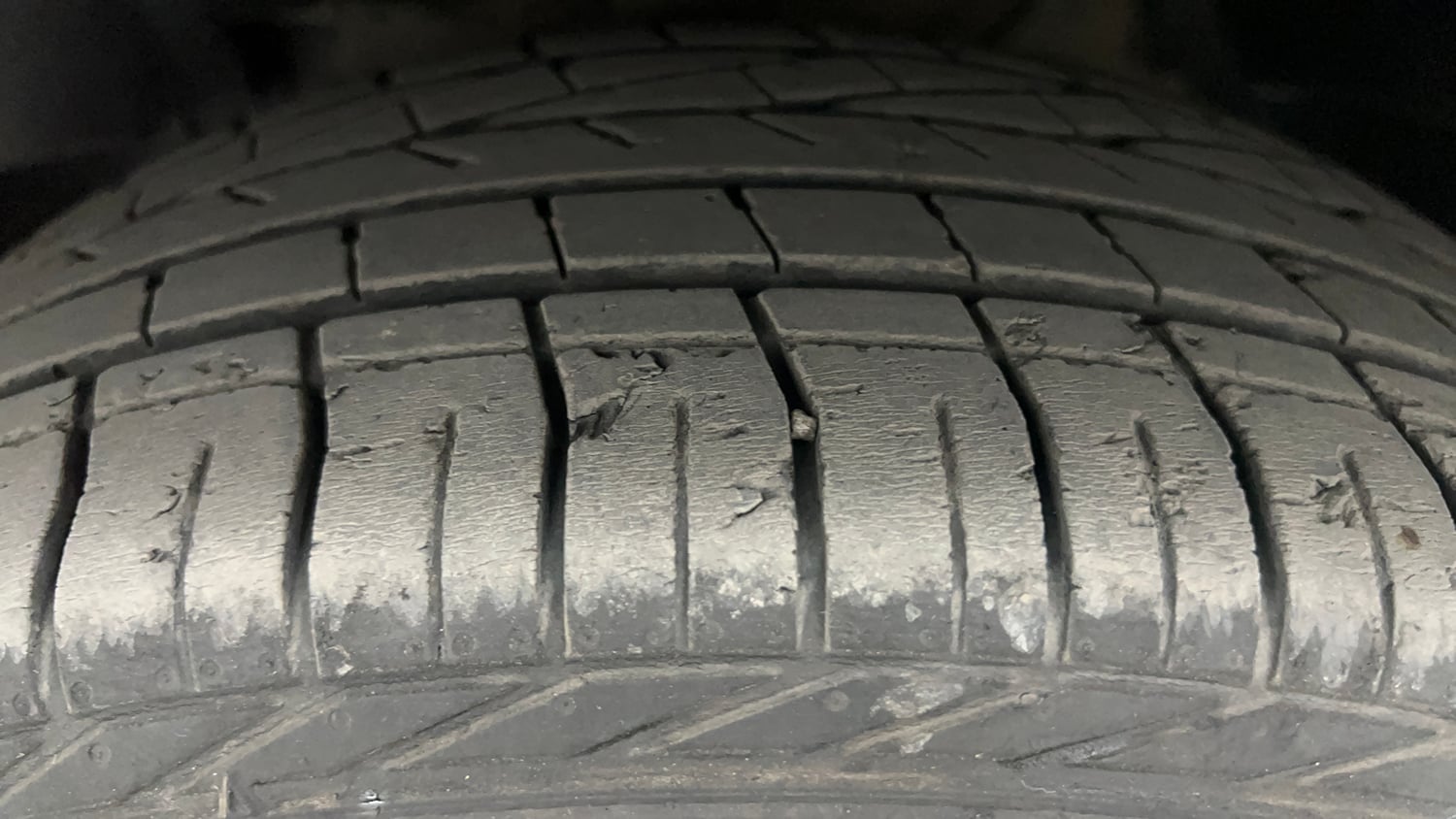 Used 2022 Tata Nexon Kaziranga XZA Plus (Premium) Petrol Automatic tyres LEFT FRONT TYRE TREAD VIEW