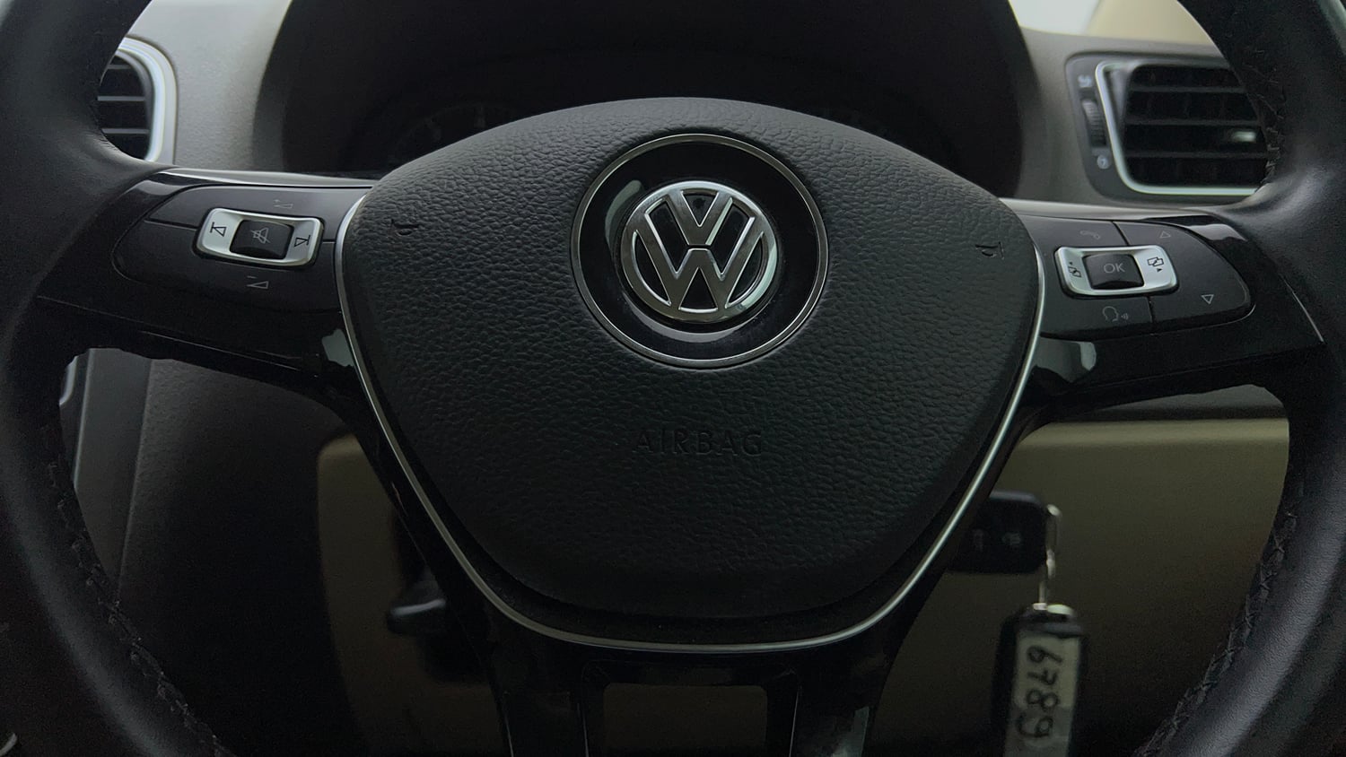 Used 2021 Volkswagen Vento Highline 1.0L TSI Automatic Petrol Automatic top_features Airbags