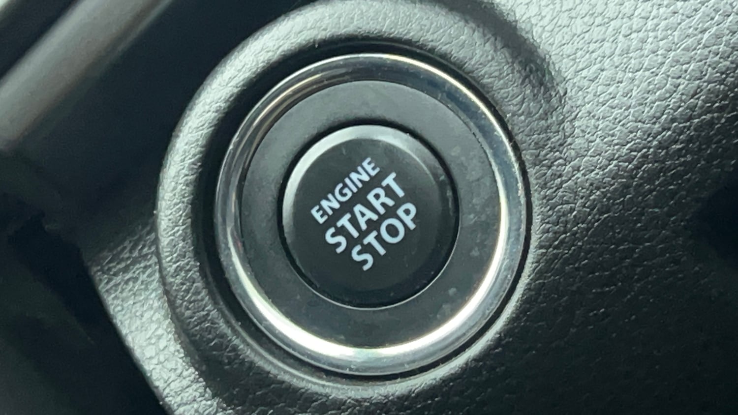 Used 2021 Maruti Suzuki XL6 Zeta MT Petrol Petrol Manual top_features Keyless start