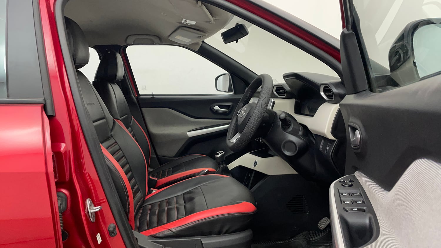 Used 2022 Nissan Magnite XV Turbo Petrol Manual interior RIGHT SIDE FRONT DOOR CABIN VIEW