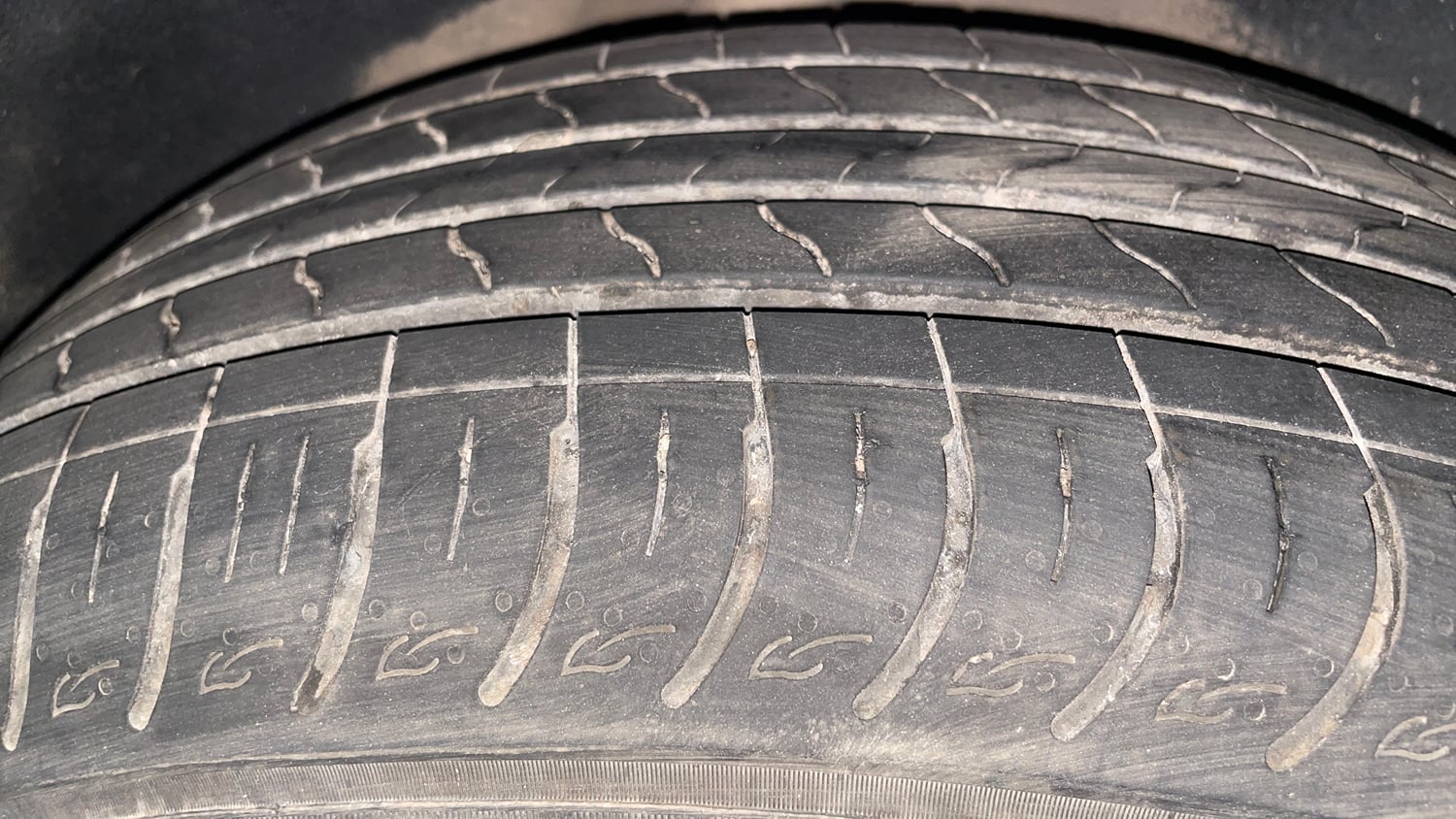 Used 2017 Ford EcoSport Titanium 1.5L Ti-VCT Petrol Manual tyres RIGHT REAR TYRE TREAD VIEW