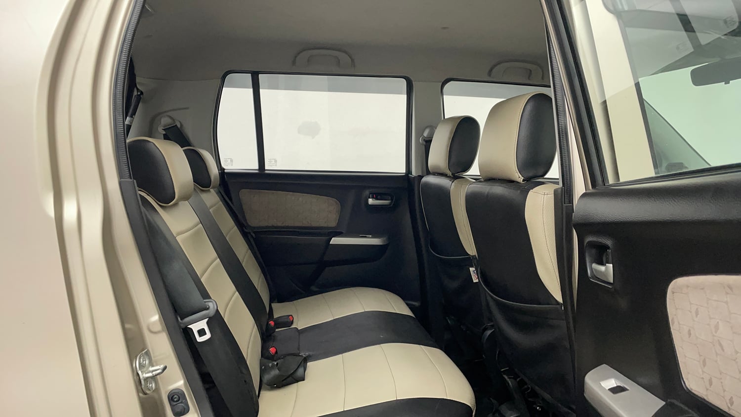 Used 2016 Maruti Suzuki Wagon R VXI Petrol Manual interior RIGHT SIDE REAR DOOR CABIN VIEW