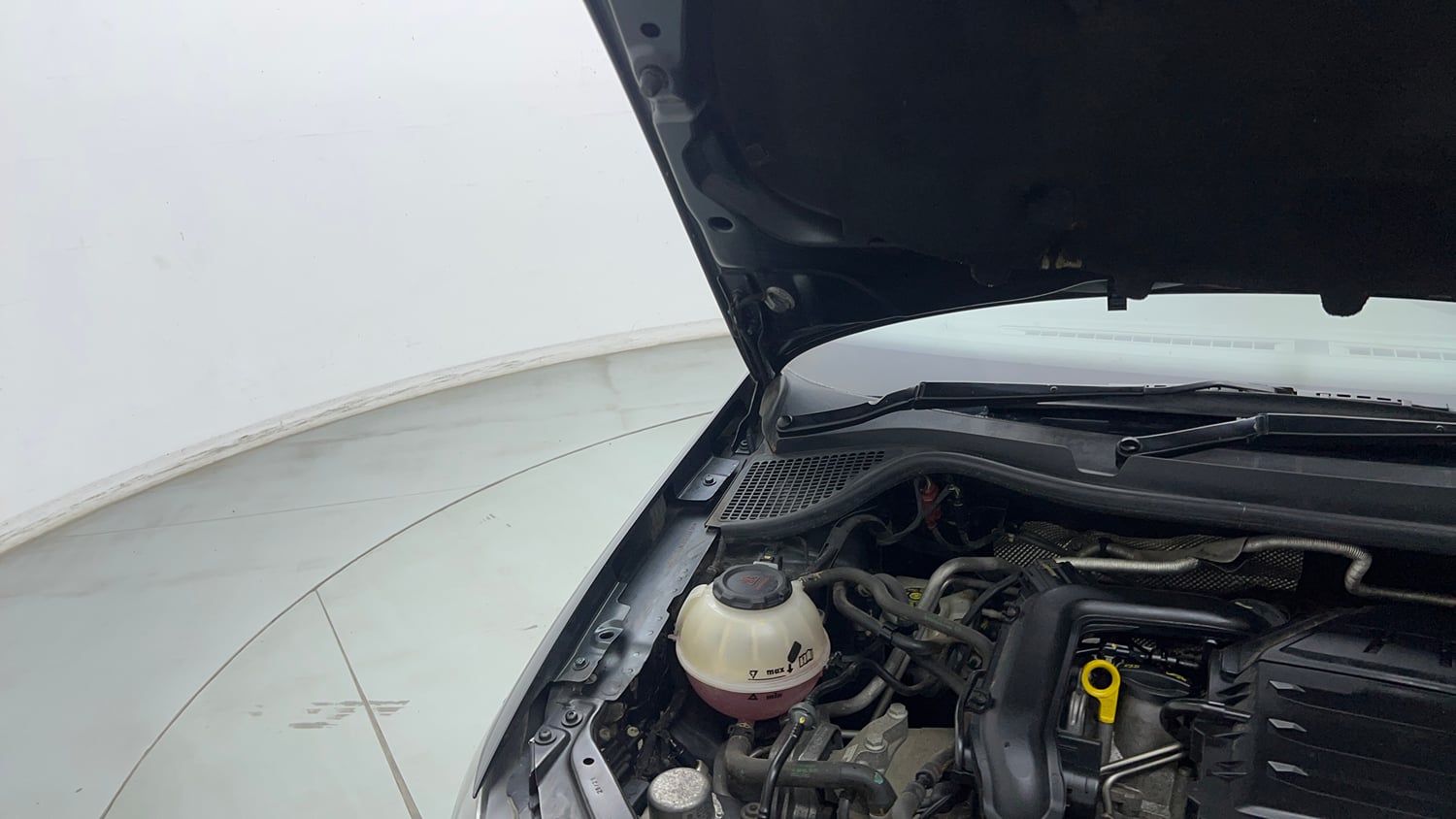 Used 2021 Volkswagen Vento Highline 1.0L TSI Automatic Petrol Automatic engine ENGINE RIGHT SIDE HINGE & APRON VIEW