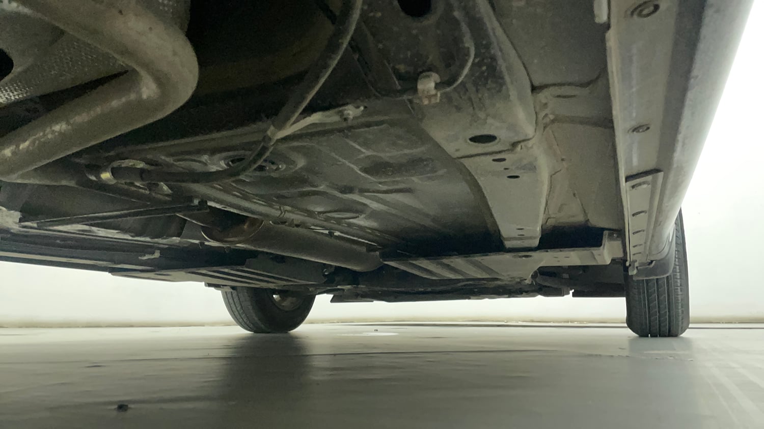 Used 2026 Maruti Suzuki Swift VXi (O) AMT Petrol Automatic extra REAR RIGHT UNDERBODY VIEW