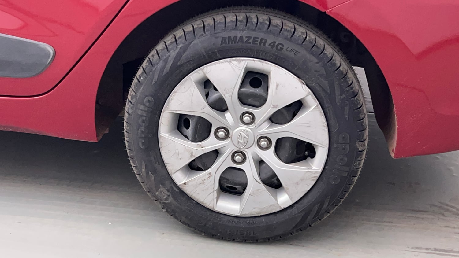 Used 2014 Hyundai Xcent S 1.2 Petrol Manual tyres LEFT REAR TYRE RIM VIEW