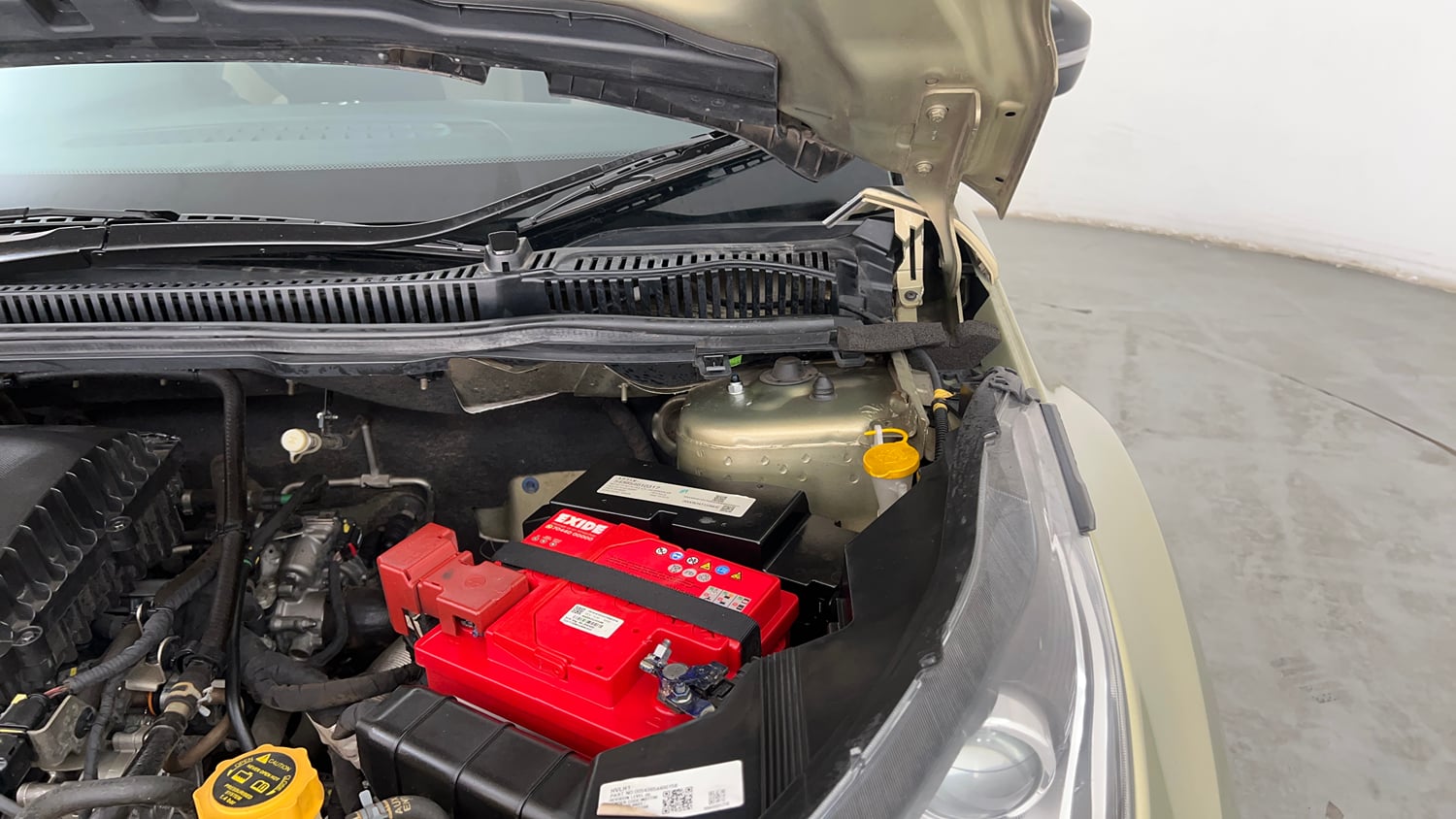 Used 2022 Tata Nexon Kaziranga XZA Plus (Premium) Petrol Automatic engine ENGINE LEFT SIDE HINGE & APRON VIEW