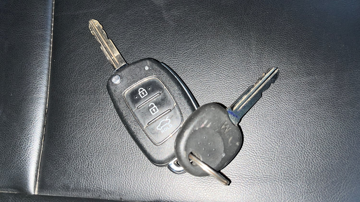 Used 2024 Hyundai Exter SX 1.2 MT Dual Tone Petrol Manual extra CAR KEY VIEW