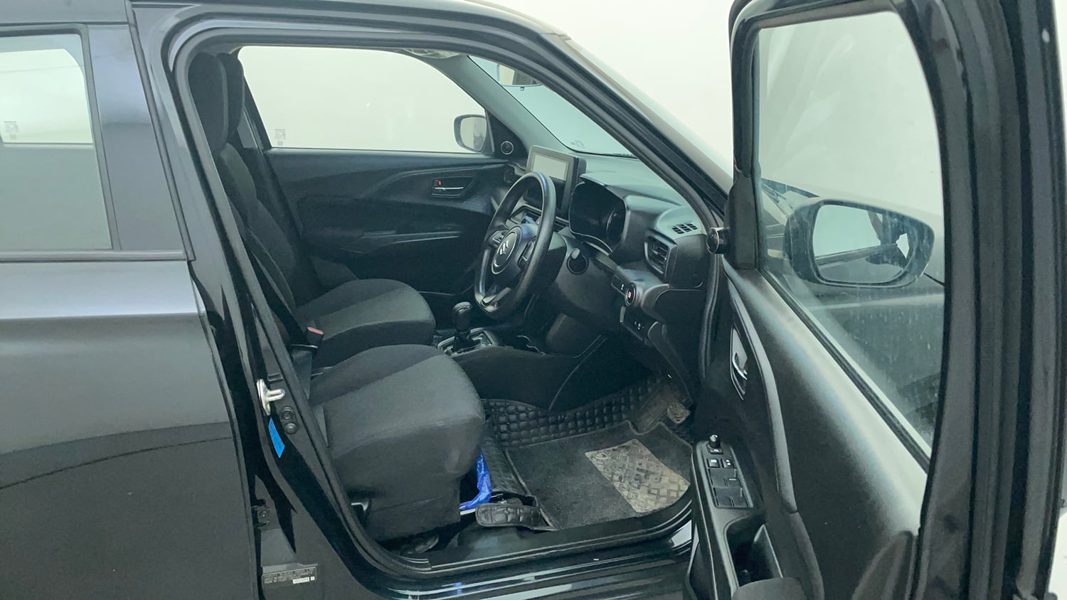 Used 2026 Maruti Suzuki Swift VXi (O) AMT Petrol Automatic interior RIGHT SIDE FRONT DOOR CABIN VIEW